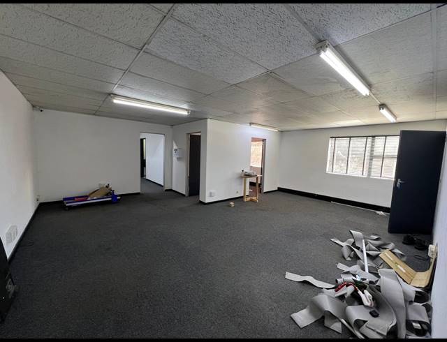 620M² WAREHOUSE TO LET IN LASER PARK